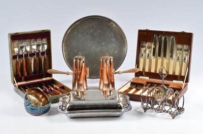 Lot 425 - A group of silver plated items
