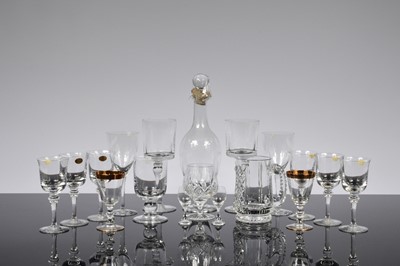Lot 8 - A collection of 20th century glassware