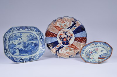 Lot 47 - Two 18th century Chinese export porcelain items