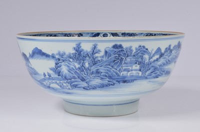 Lot 72 - A large Chinese blue and white export ware porcelain bowl