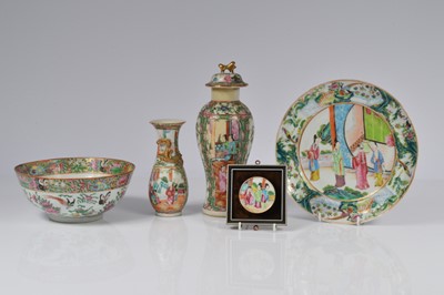 Lot 75 - Five Chinese Canton porcelain items