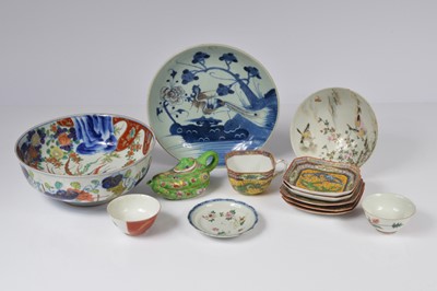 Lot 78 - A group of Chinese and Japanese and Far Eastern porcelain items