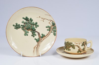 Lot 81 - An early 20th century Japanese earthenware trio set