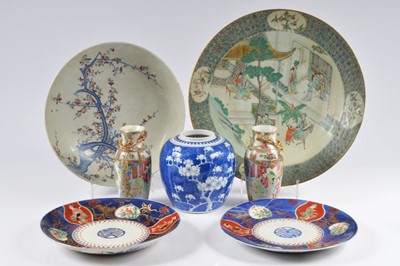 Lot 87 - Six antique and 20th century Chinese porcelain items