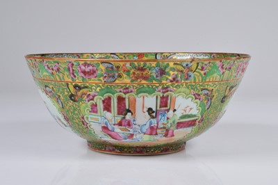 Lot 88 - A late 19th century or early 20th century Chinese Cantonese porcelain bowl