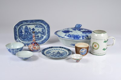 Lot 89 - Seven various Chinese porcelain items