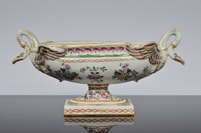 Lot 113 - A late 19th century Samson porcelain centrepiece