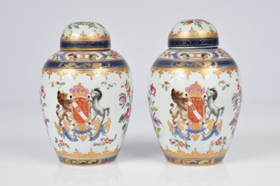 Lot 164 - An early 20th century pair of Sampson porcelain armorial jars and covers