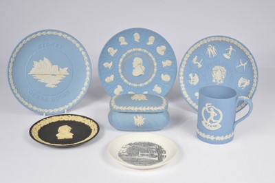 Lot 174 - Six Wedgwood Jasperware items and a Wedgwood plate