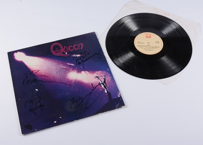 Lot 421 - Queen / Signatures