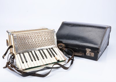 Lot 531 - Violins / Accordion