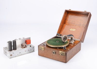Lot 538 - Itonia Gramophone / Valve Amplifier